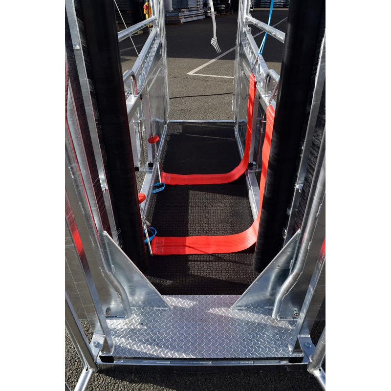 Cage de contention LVM - 4 portillons - Parois largeur variable - Panneaux latéraux