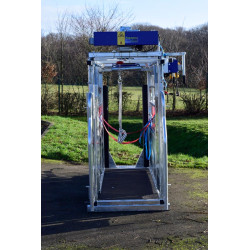 Cage de contention LVM - 4 portillons - Parois largeur variable - Panneaux latéraux