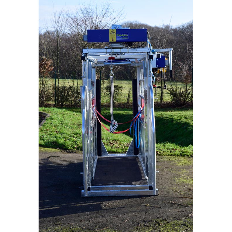 Cage de contention LVM - 4 portillons - Parois largeur variable - Panneaux latéraux