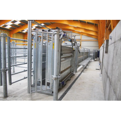 Cage de contention LVM - Panneaux tôlés - Parois largeur variable - Panneaux latéraux tôlés