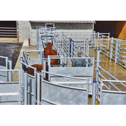 Module d'entrée de couloir avec poteaux à sceller