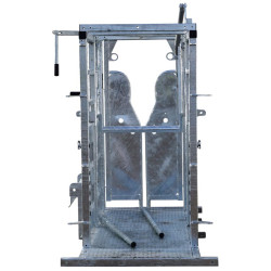 Cage de contention LFM - 4 portillons - Parois largeur fixe - Panneaux latéraux Cage de contention LFM - 4 portillons - Parois largeur fixe - Panneaux latéraux