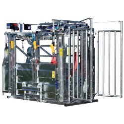 Cage de contention LFM - 4 portillons - Parois largeur fixe - Panneaux latéraux Cage de contention LFM - 4 portillons - Parois largeur fixe - Panneaux latéraux