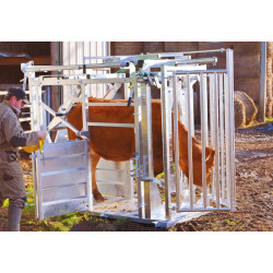 Cage de contention LFM - 4 portillons - Parois largeur fixe - Panneaux latéraux Cage de contention LFM - 4 portillons - Parois largeur fixe - Panneaux latéraux
