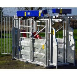 Cage de contention LFM - 4 portillons - Parois largeur fixe - Panneaux latéraux Cage de contention LFM - 4 portillons - Parois largeur fixe - Panneaux latéraux