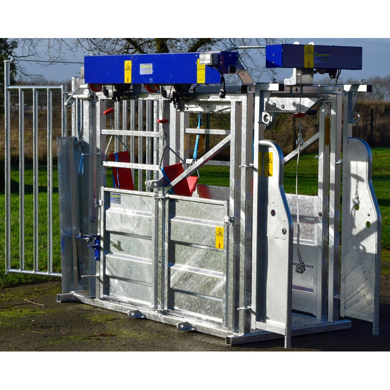 Cage de contention LFM - 4 portillons - Parois largeur fixe - Panneaux latéraux Cage de contention LFM - 4 portillons - Parois largeur fixe - Panneaux latéraux