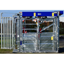 Cage de contention LFM - 4 portillons - Parois largeur fixe - Panneaux latéraux Cage de contention LFM - 4 portillons - Parois largeur fixe - Panneaux latéraux