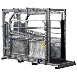 Cage de contention LVM - 4 portillons - Parois largeur variable - Panneaux latéraux Cage de contention LVM - 4 portillons - Parois largeur variable - Panneaux latéraux
