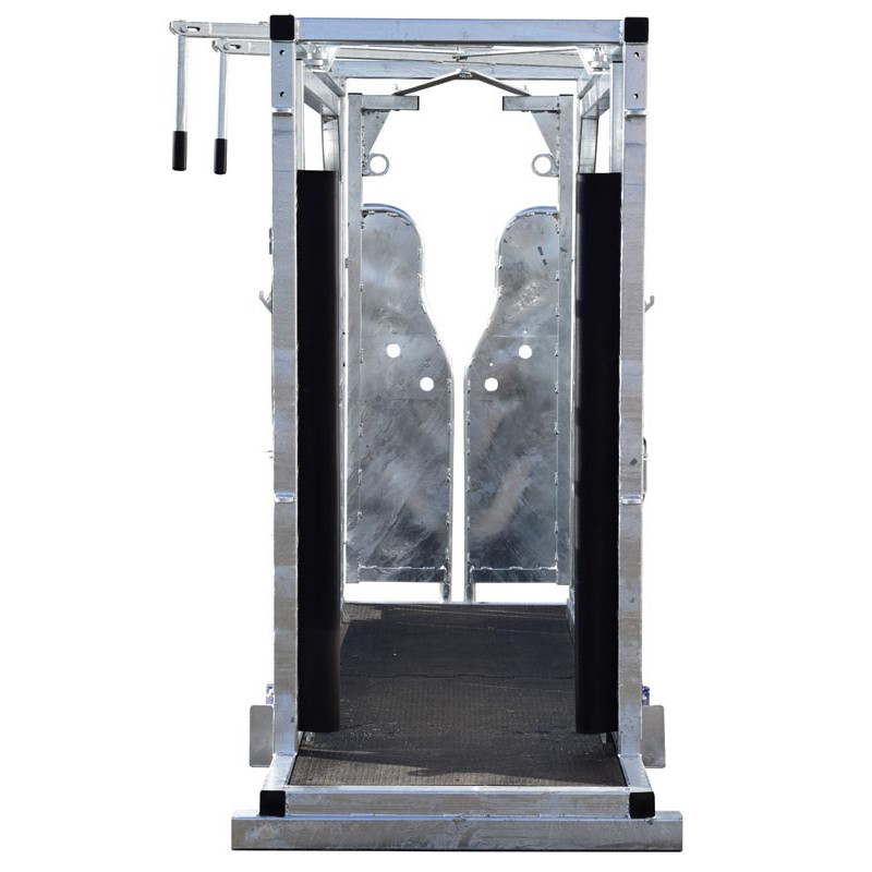 Cage de contention LVM - 4 portillons - Parois largeur variable - Panneaux latéraux Cage de contention LVM - 4 portillons - Parois largeur variable - Panneaux latéraux