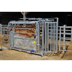 Cage de contention LVM - 4 portillons - Parois largeur variable - Panneaux latéraux Cage de contention LVM - 4 portillons - Parois largeur variable - Panneaux latéraux