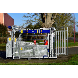 Cage de contention LVM - 4 portillons - Parois largeur variable - Panneaux latéraux Cage de contention LVM - 4 portillons - Parois largeur variable - Panneaux latéraux