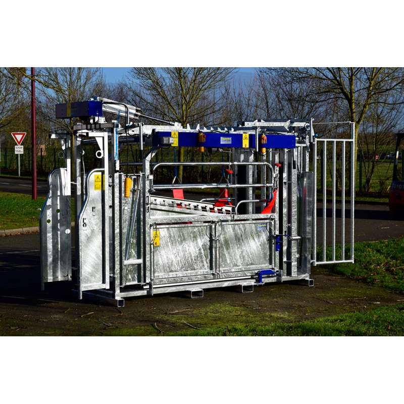 Cage de contention LVM - 4 portillons - Parois largeur variable - Panneaux latéraux Cage de contention LVM - 4 portillons - Parois largeur variable - Panneaux latéraux