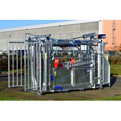 Cage de contention LVM - 4 portillons - Parois largeur variable - Panneaux latéraux Cage de contention LVM - 4 portillons - Parois largeur variable - Panneaux latéraux