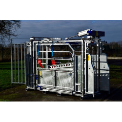 Cage de contention LVM - 4 portillons - Parois largeur variable - Panneaux latéraux Cage de contention LVM - 4 portillons - Parois largeur variable - Panneaux latéraux