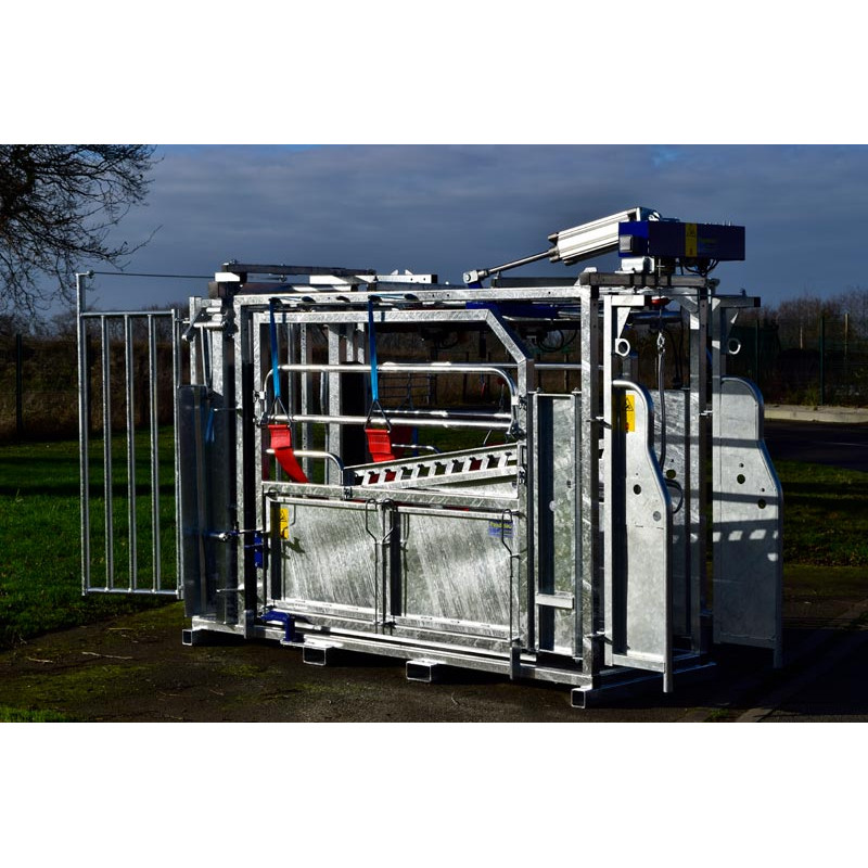 Cage de contention LVM - 4 portillons - Parois largeur variable - Panneaux latéraux Cage de contention LVM - 4 portillons - Parois largeur variable - Panneaux latéraux