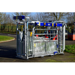 Cage de contention LVM - 4 portillons - Parois largeur variable - Panneaux latéraux Cage de contention LVM - 4 portillons - Parois largeur variable - Panneaux latéraux