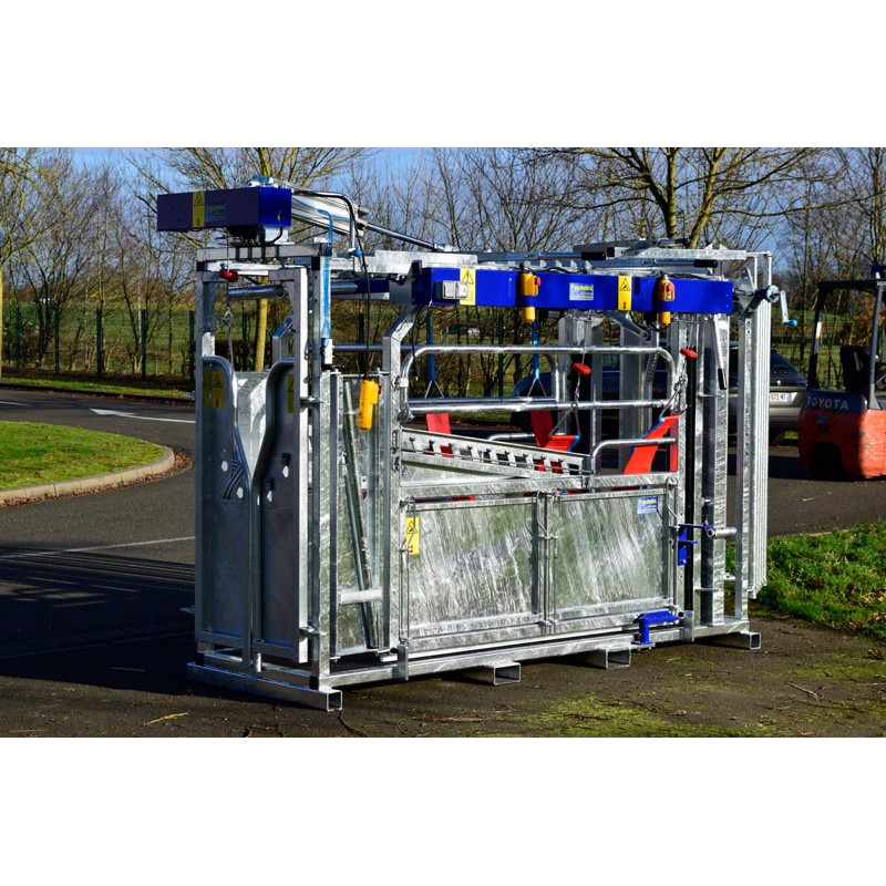 Cage de contention LVM - 4 portillons - Parois largeur variable - Panneaux latéraux Cage de contention LVM - 4 portillons - Parois largeur variable - Panneaux latéraux