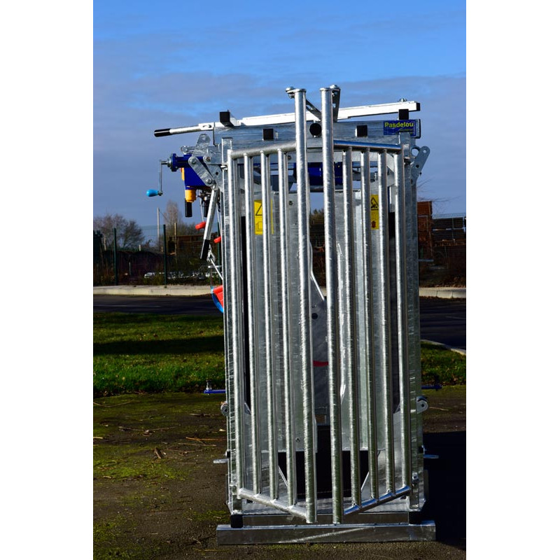 Cage de contention LVM - 4 portillons - Parois largeur variable - Panneaux latéraux Cage de contention LVM - 4 portillons - Parois largeur variable - Panneaux latéraux