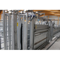 Cage de contention LVM - Panneaux tôlés - Parois largeur variable - Panneaux latéraux tôlés Cage de contention LVM - Panneaux tôlés - Parois largeur variable - Panneaux latéraux tôlés