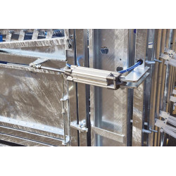 Cage de contention LVAP - 4 portillons - Parois largeur variable - Panneaux latéraux ouvrants avec portillons